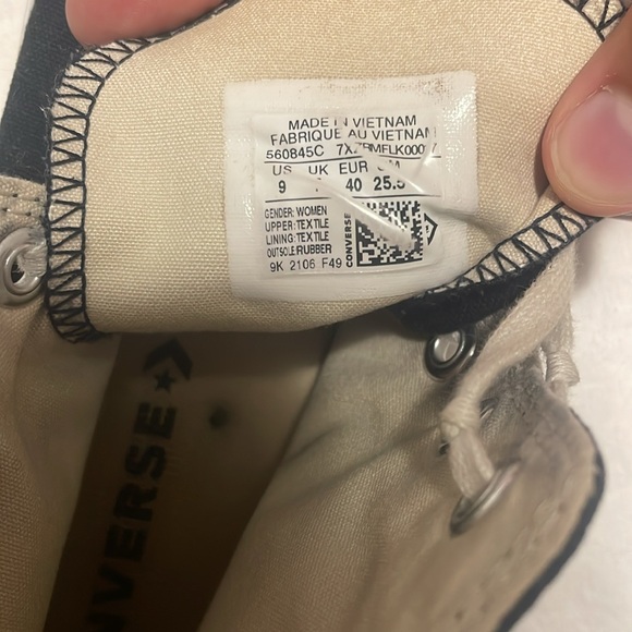 Women’s 9 converse platform - Picture 3 of 3